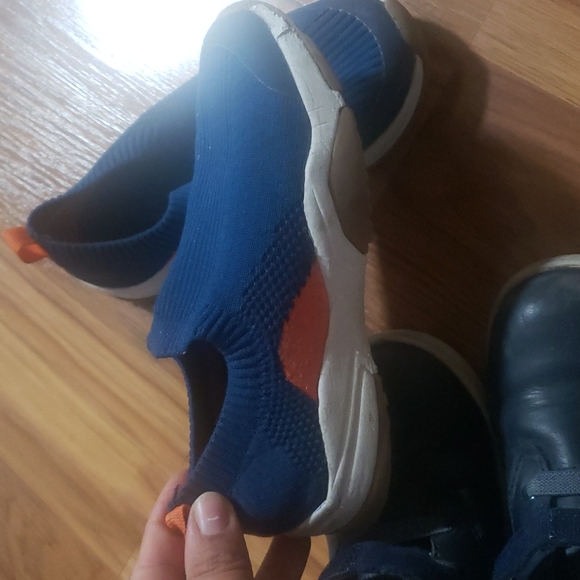 Shoes - Picture 6 of 8